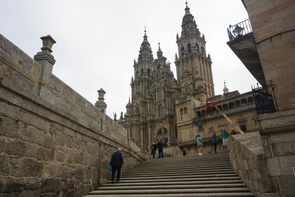 Vita-in-cammino-di-santiago-de-compostela-camminare-trekking-sentieri-italia-europa-spagna-Cattedrale