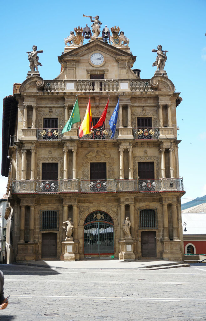 Vita-in-cammino-di-santiago-de-compostela-camminare-trekking-sentieri-italia-europa-spagna-Navarra-Municipio-di-Pamplona