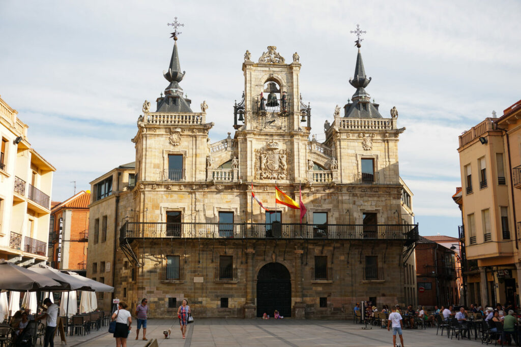 Vita-in-cammino-lorenzo-cammino-di-santiago-de-compostela-mesetas-Astorga-cattedrale