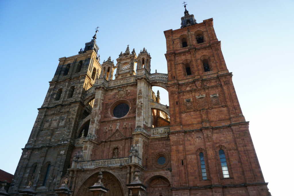 Vita-in-cammino-lorenzo-cammino-di-santiago-de-compostela-mesetas-cattedrale-Astorga